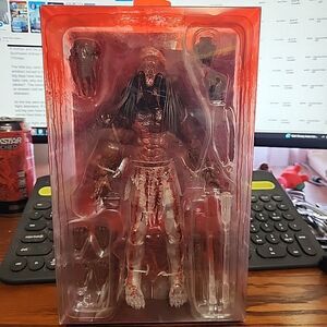 ULTIMATE BEAR BLOOD FERAL PREDATOR Prey 9" Scale Action Figure Neca MINT 2023